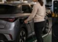 Carro elétrico no condomínio: Nova lei muda regras e acende alerta para síndicos